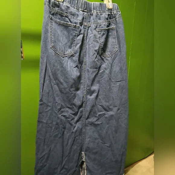 Denim Maxi Skirt With Raw Hem - Picture 5 of 8